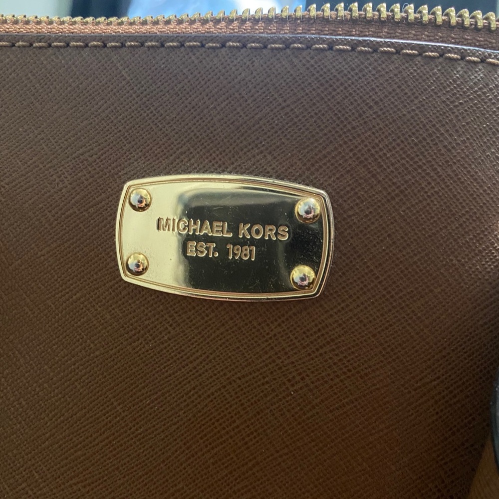 ‼️Last Chance: Donating
Michael Kors Tan Shoulder Bag - Picture 3 of 16